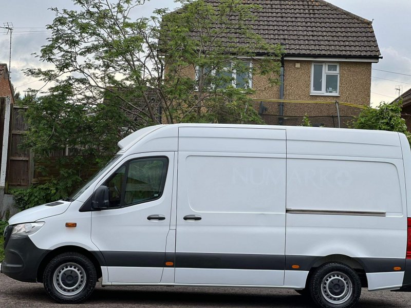 MERCEDES-BENZ SPRINTER