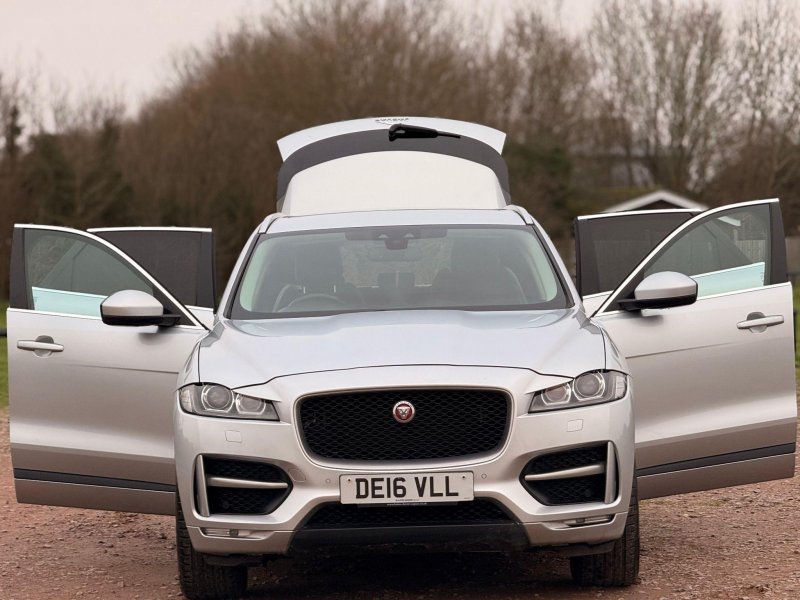 JAGUAR F-PACE